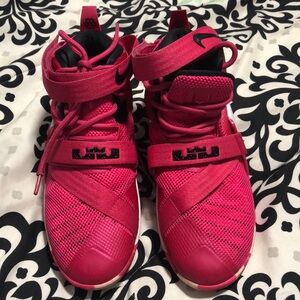 LeBron Soldier 9 'Think Pink' Sz 5 youth LIMITED NIKE Breast Cancer basketball